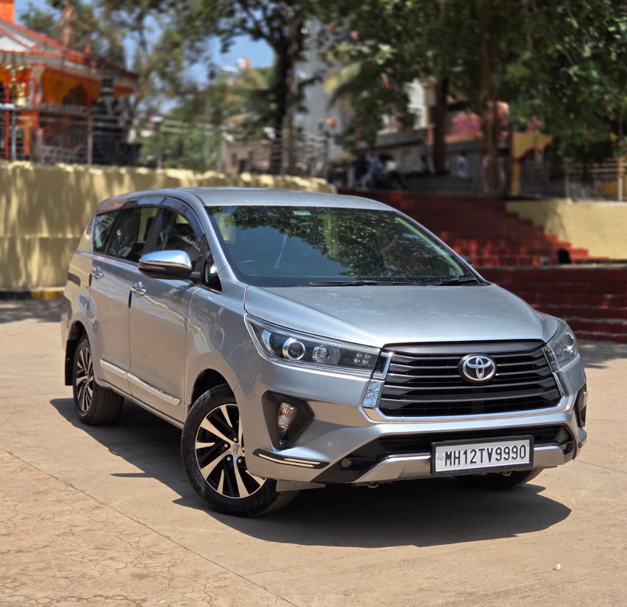 Innova Crysta 